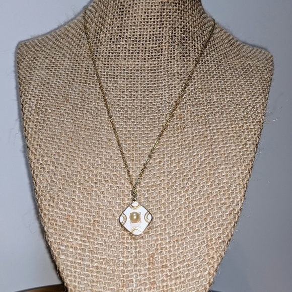 Pair of Gold Vintage Classic Pendant Necklaces - Picture 2 of 4